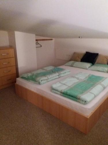 Cama o camas de una habitación en APARTMAN "CHARDAK"