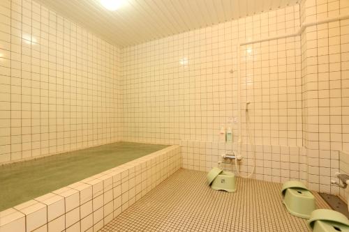 a bathroom with two sinks and a bath tub at Lodge Sano in Daisen