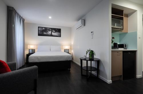 Postel nebo postele na pokoji v ubytování Ascot Budget Inn & Residences