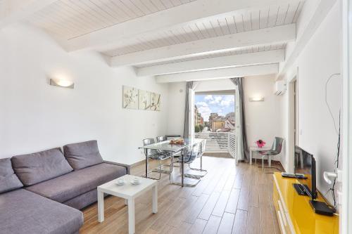 a living room with a couch and a table at Hotel La Pineta in Follonica