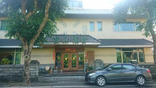 a car parked in front of a building at Chong Er Ya She Homestay in Jiji