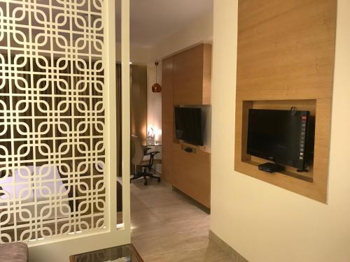 TV a/nebo společenská místnost v ubytování JRD Pride-Business Hotel
