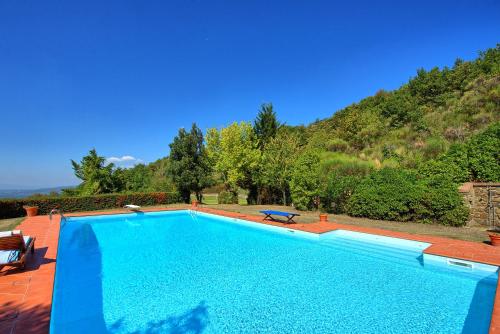a large swimming pool with a mountain in the background at Gellino by PosarelliVillas in Misciano