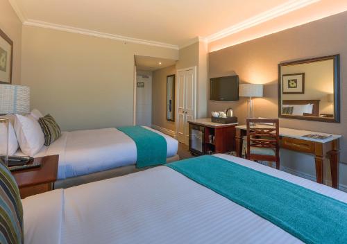 A bed or beds in a room at Southern Sun Mbombela