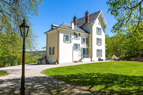 Gallery image of Monchateau étoilé, hébergement insolite avec Spa in Merlas