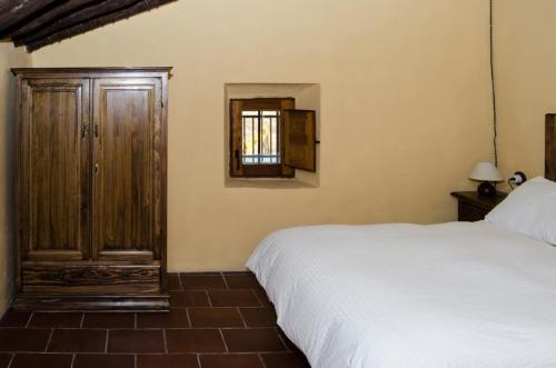 Tempat tidur dalam kamar di Casas rurales Santa Ana de la sierra
