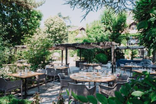 an outdoor dining area with tables and chairs at Les Olivades in Gap