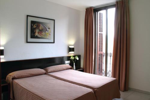 Postel nebo postele na pokoji v ubytování Hotel Monegal