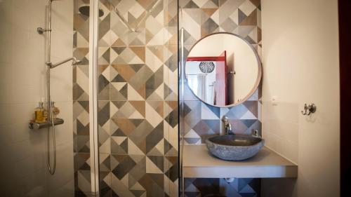 A bathroom at Herdade dos Alfanges "THE FARMHOUSE"