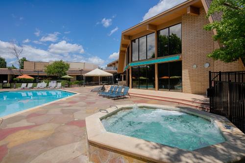 a swimming pool in front of a building at Red Lion Hotel Redding in Redding