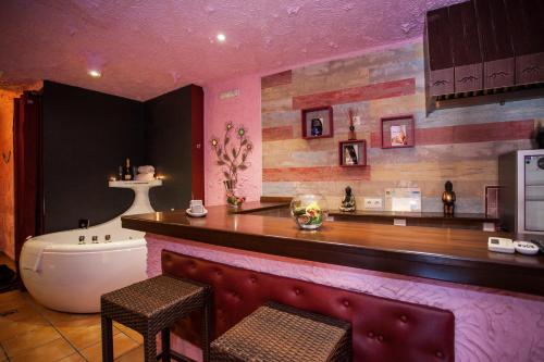 a bathroom with a tub and a sink in a room at Apartamentos Luxury Ciempozuelos in Ciempozuelos