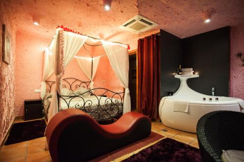 a bathroom with a bed and a chair in a room at Apartamentos Luxury Ciempozuelos in Ciempozuelos