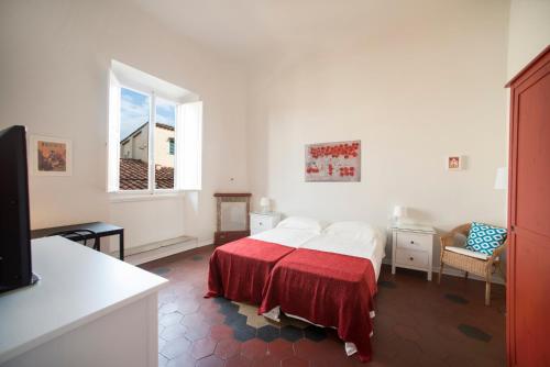 a bedroom with a bed with a red blanket at Florence Oasis in Florence