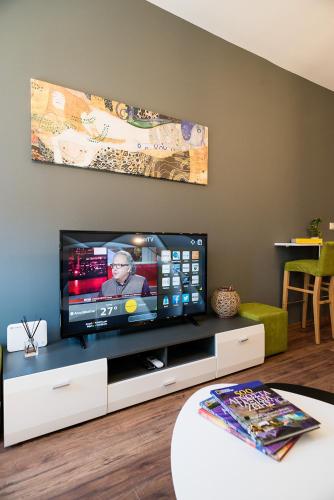 Homesweethome Apartments