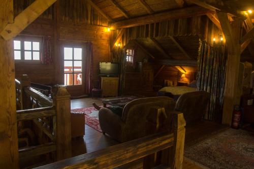 Ruang duduk di Reine des Aravis - chalet isolé
