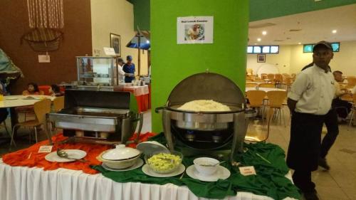 Mad på resortet eller i nærheden