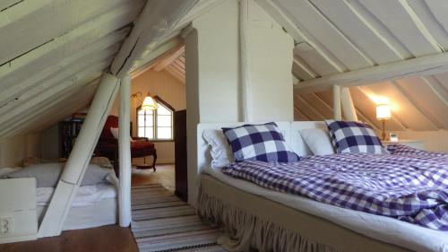 a bedroom with a bed in a attic at Cottage - Majviken in Ljungskile