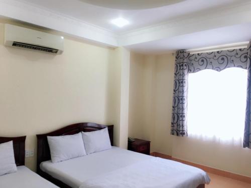 Giường trong phòng chung tại Tan Thu Do 2 Hotel 新首都2飯店