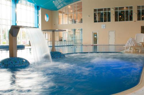 Bazén v ubytování Charleville Park Hotel & Leisure Club IRELAND nebo v jeho okolí