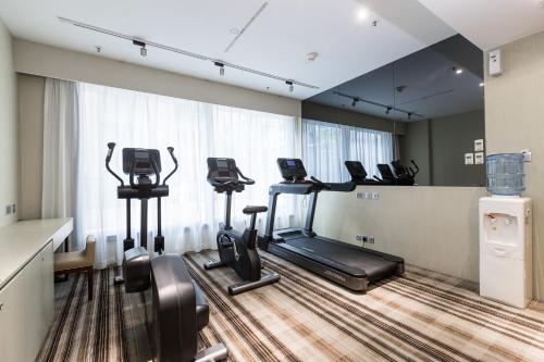 The fitness center and/or fitness facilities at Eco Tree Hotel Causeway Bay