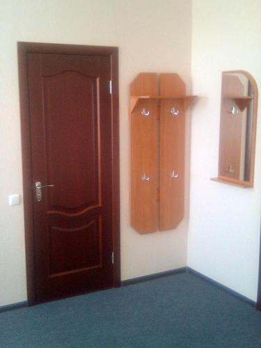 a room with a closet and a door to a room at Vershnyk in Cherkasy