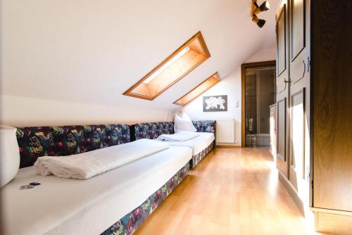 A bed or beds in a room at Appartement Haus Moser