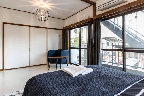 a bedroom with a bed and a chandelier at Ikebukuro Yamase Building #GR1 in Tokyo