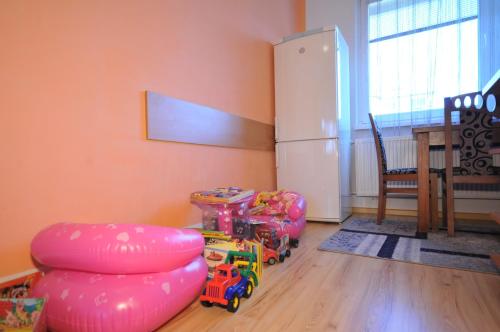 a childs room with a toy train and a chair at Apartmán Tatry-Nová Lesná in Nová Lesná