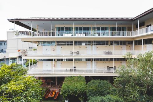 Balkón nebo terasa v ubytování Feung Nakorn Balcony Rooms and Cafe