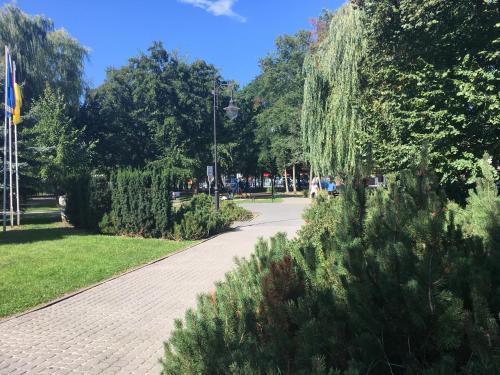 Jardín al aire libre en Heaven in Hel 2