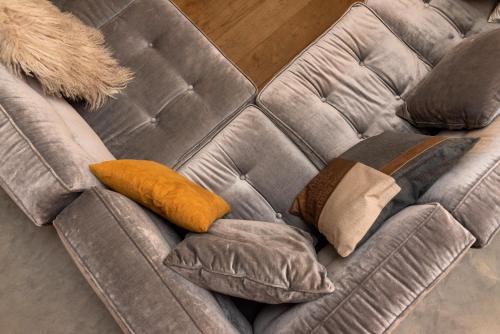 Ruang duduk di Petit Luxe Loft