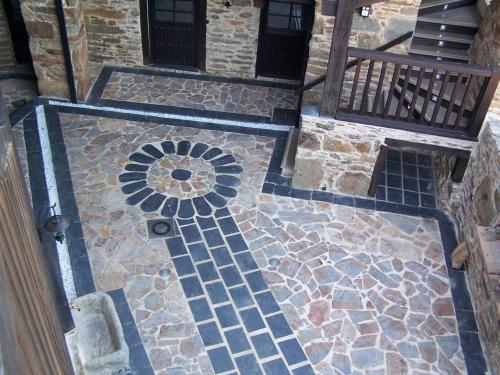 an overhead view of a stone floor with a spiral at Alojamiento Luz de Hadas in Sampil