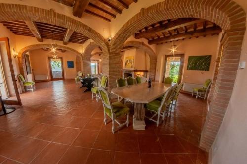 a large dining room with a table and chairs at Villa Talosa in Montepulciano