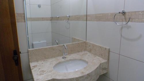 Kúpeľňa v ubytovaní CASA CONDOMÍNIO FECHADO