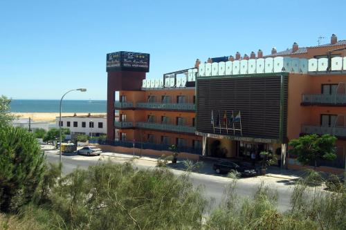 a hotel on the beach next to the ocean at Hotel Apartamento Martín Alonso Pinzón in Mazagón