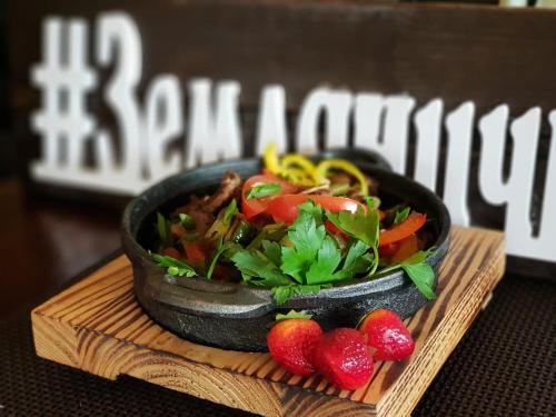 Jídlo v penzionu nebo okolí