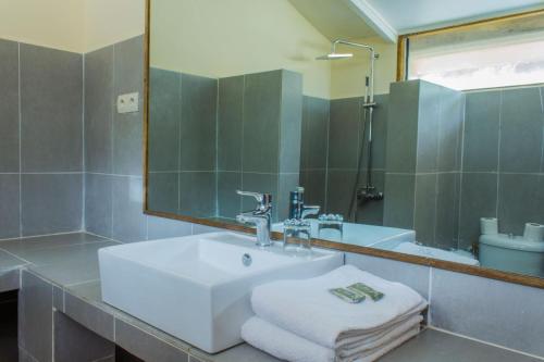 Bilik mandi di Diamarek Hotel Sur La Plage