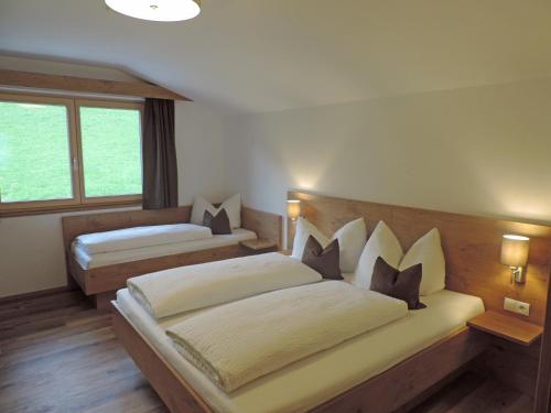Een bed of bedden in een kamer bij Ritzerhof Apartments