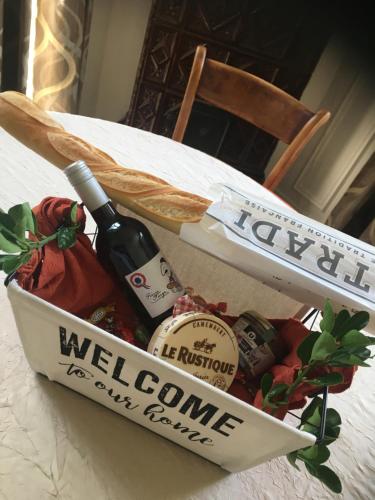 a bottle of wine in a box on a table at maison en pierre de taille in Le Raincy