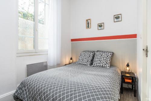 a bedroom with a bed with two pillows on it at Studio Pont-Canal in Agen