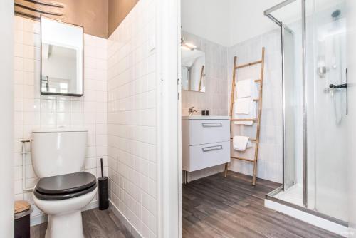 Ένα μπάνιο στο Appartements Scaliger Wifi Proche Gare