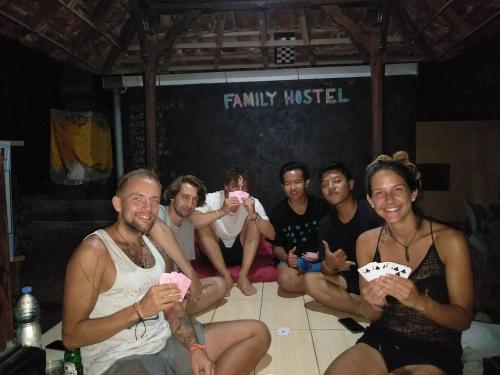Επισκέπτες που μένουν στο Family Hostel