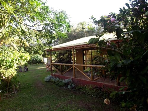 a gazebo in the middle of a yard at Chez Jérôme in Hanga Roa