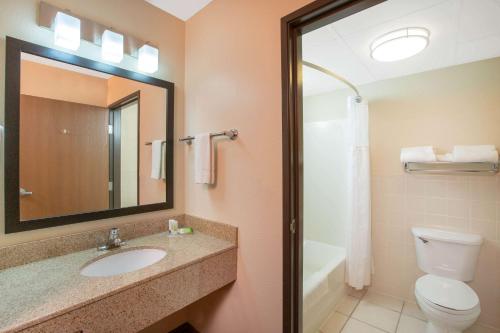 A bathroom at AmericInn by Wyndham Muscatine