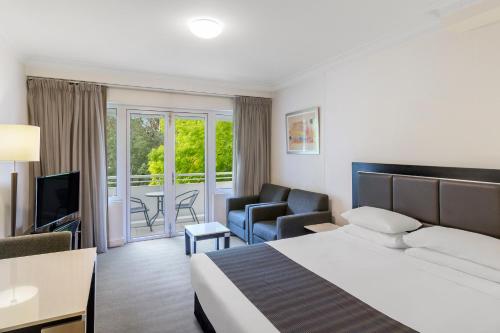 A bed or beds in a room at Nesuto Pennant Hills