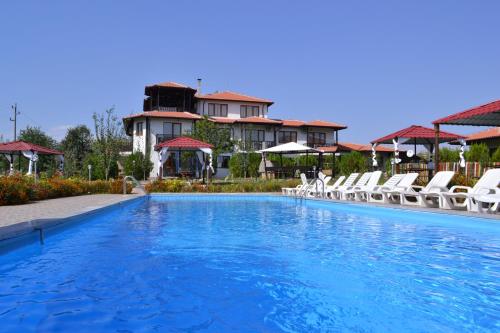 Бассейн в Guest House Misha или поблизости