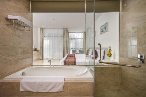 Gallery image of Diamond Bay Condotel Resort Nha Trang in Nha Trang