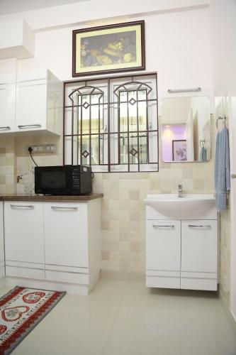 A kitchen or kitchenette at Villino Kalipparambil