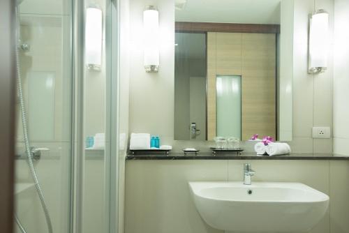 Et badeværelse på Marsi Hotel Bangkok