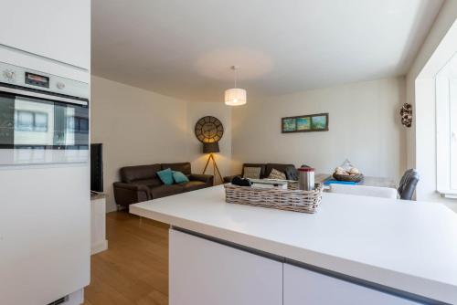 Apartment Kursaal Ostendにあるキッチンまたは簡易キッチン